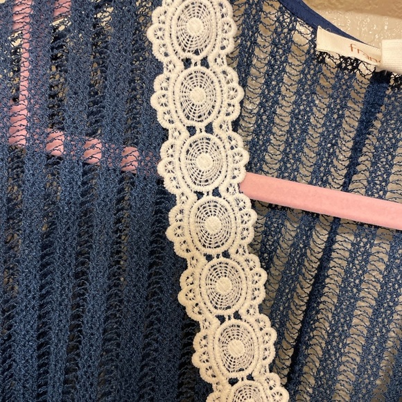 NWOT Francesca’s Blue White Lace Sheer Beach Cover Poncho Swim Beach Vacation - Picture 4 of 7